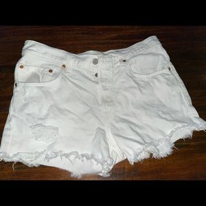 White Levi’s Jean Shorts